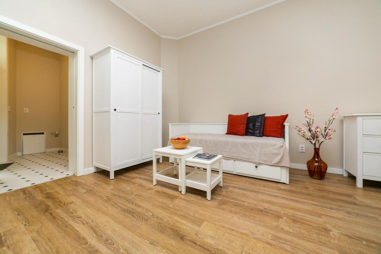 New Studio 3 - Self Check In, Parking Possible, Weekend Free Parking Bratislava Eksteriør billede